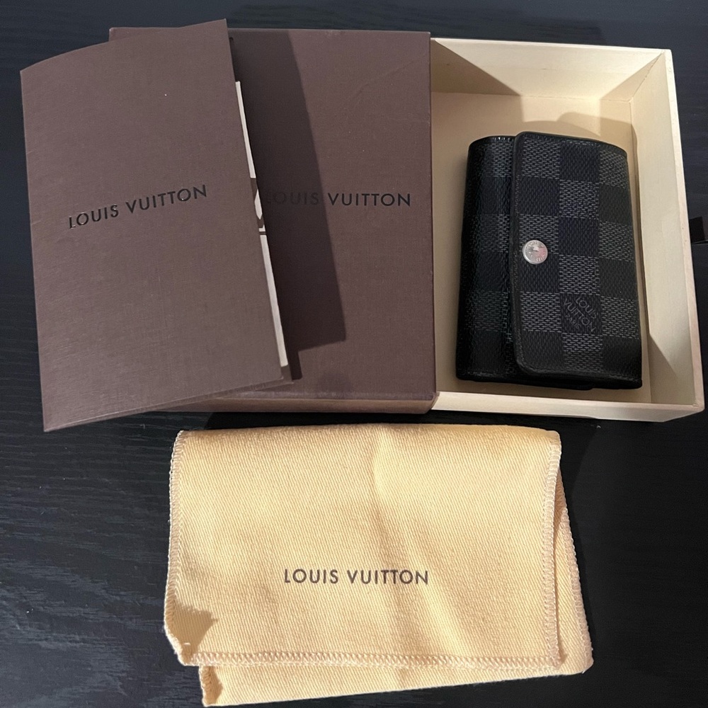 -SOLD Louis Vuitton 6 key & card holder Authentic